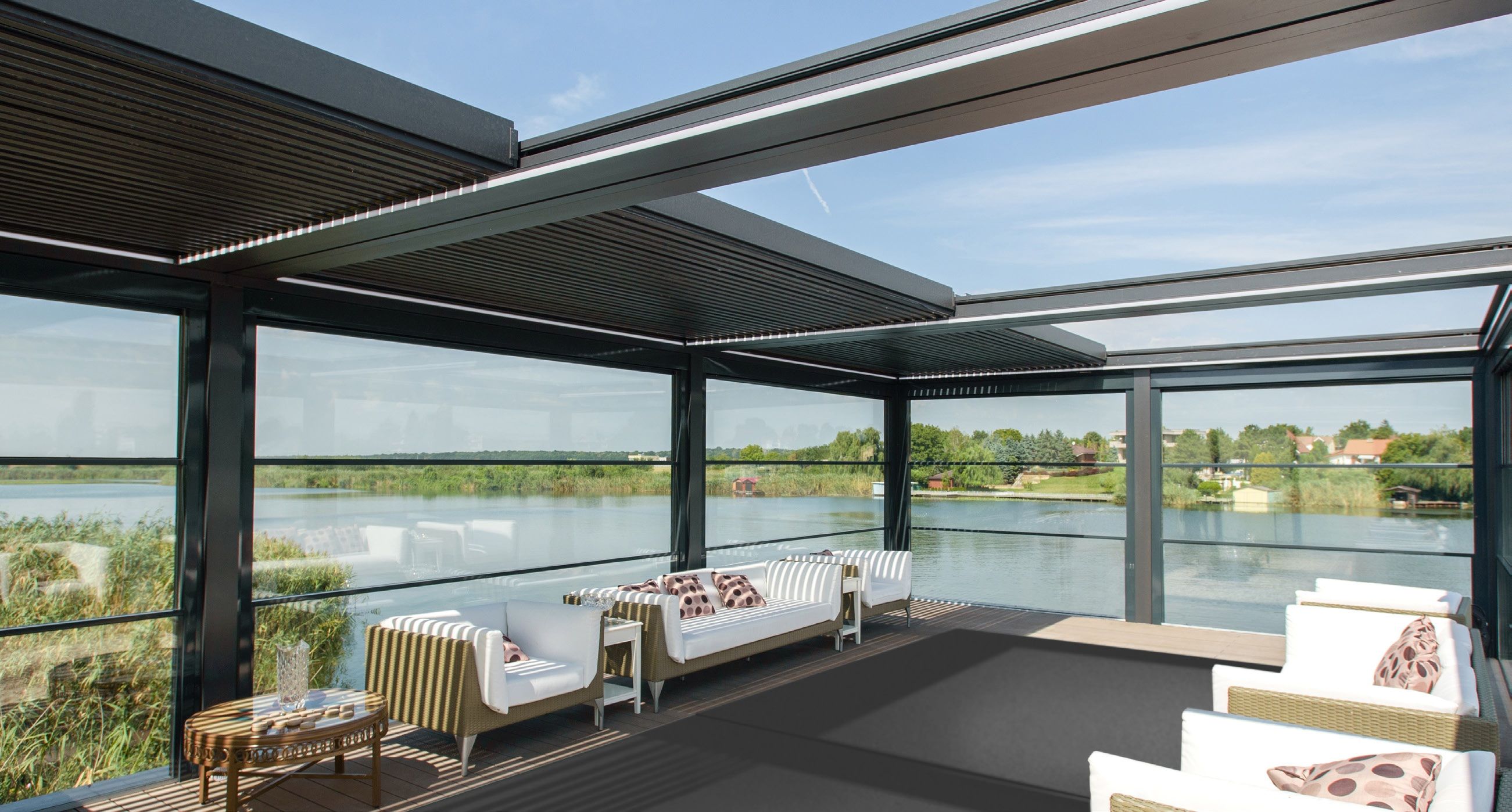 Foldable aluminum pergola - exterior view