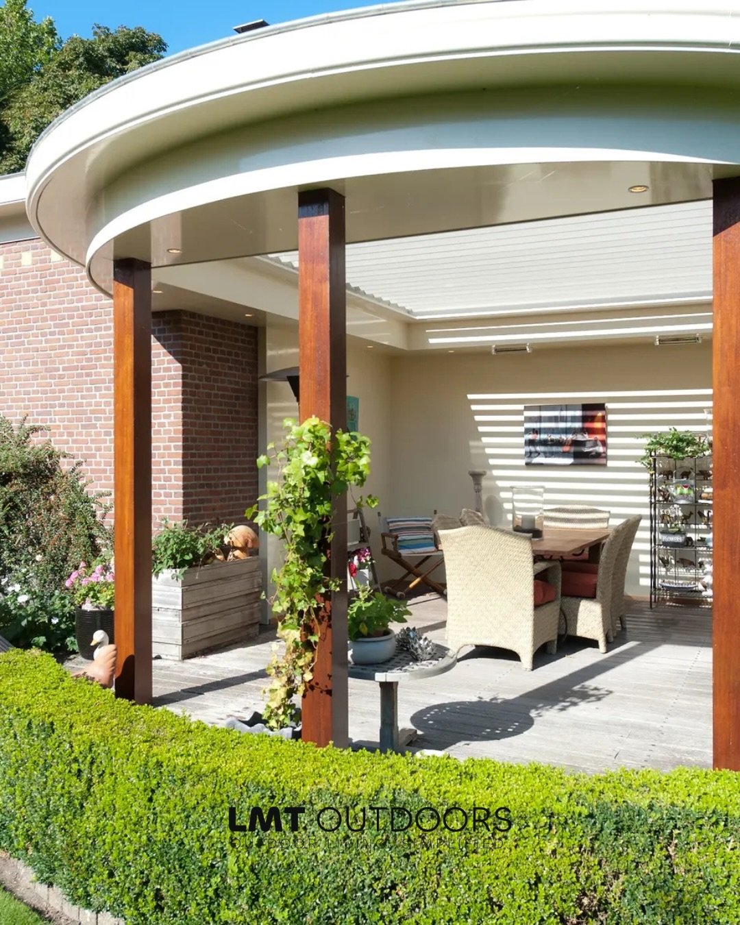 Curved Architecture Meets Smart Outdoor Living: Bioclimatic Pergola Solutions