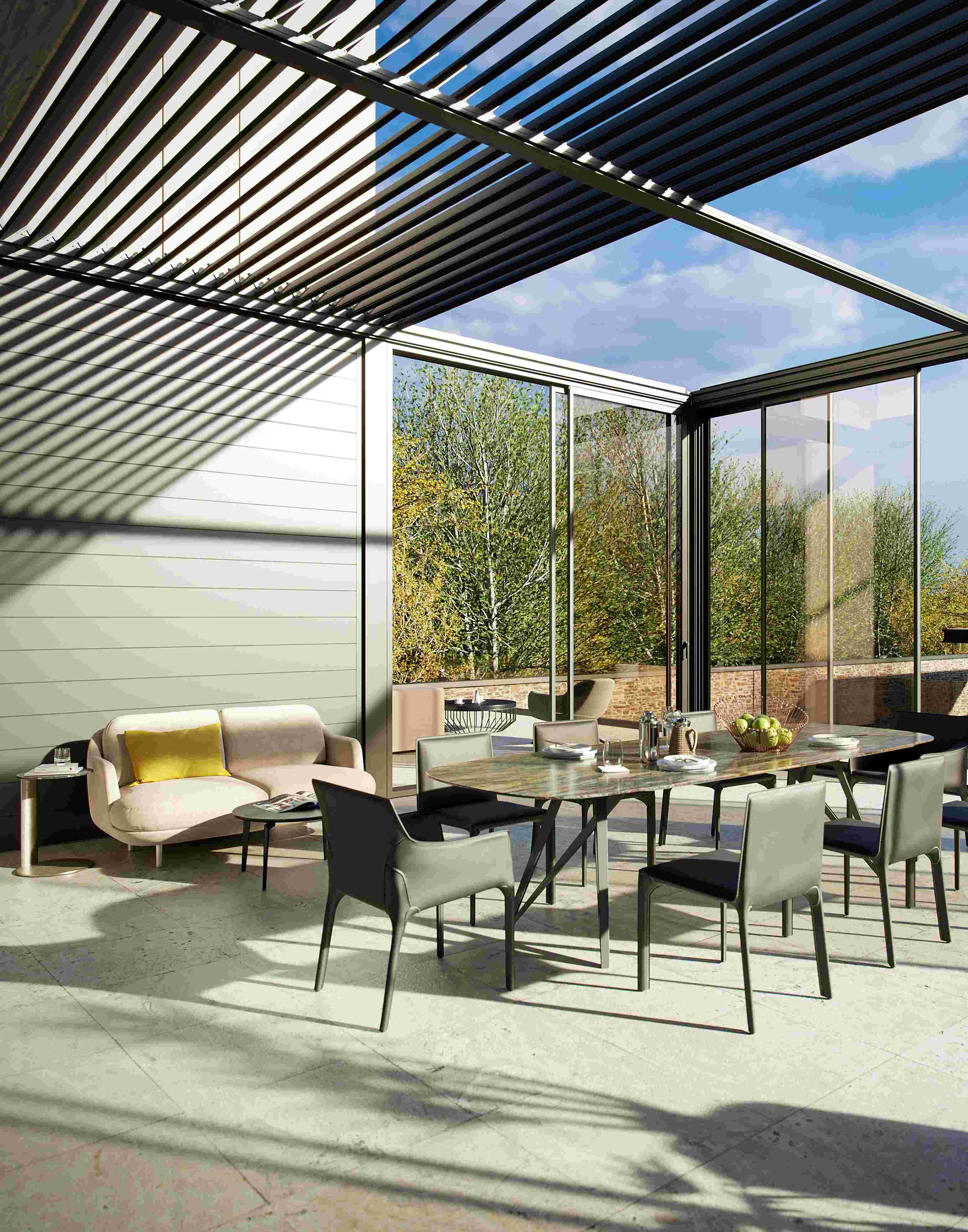Retractable aluminum pergola - exterior view