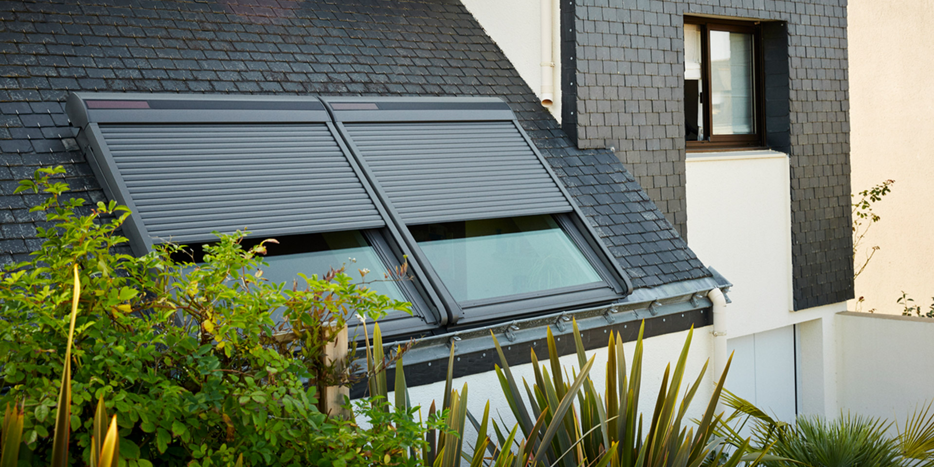 Aluminium Roof Shutter installation on terrace